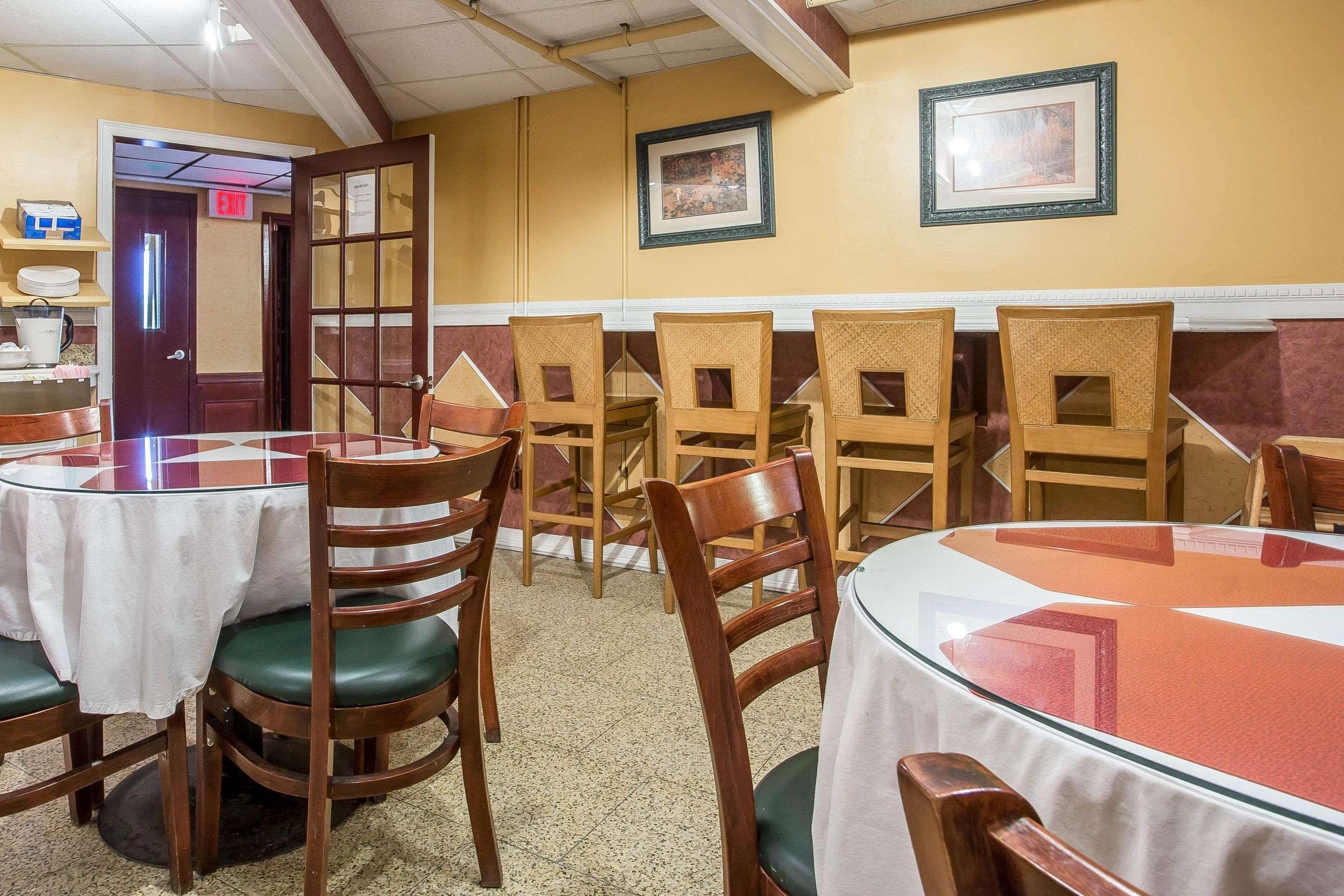 Econo Lodge Montpelier I-89 Екстериор снимка