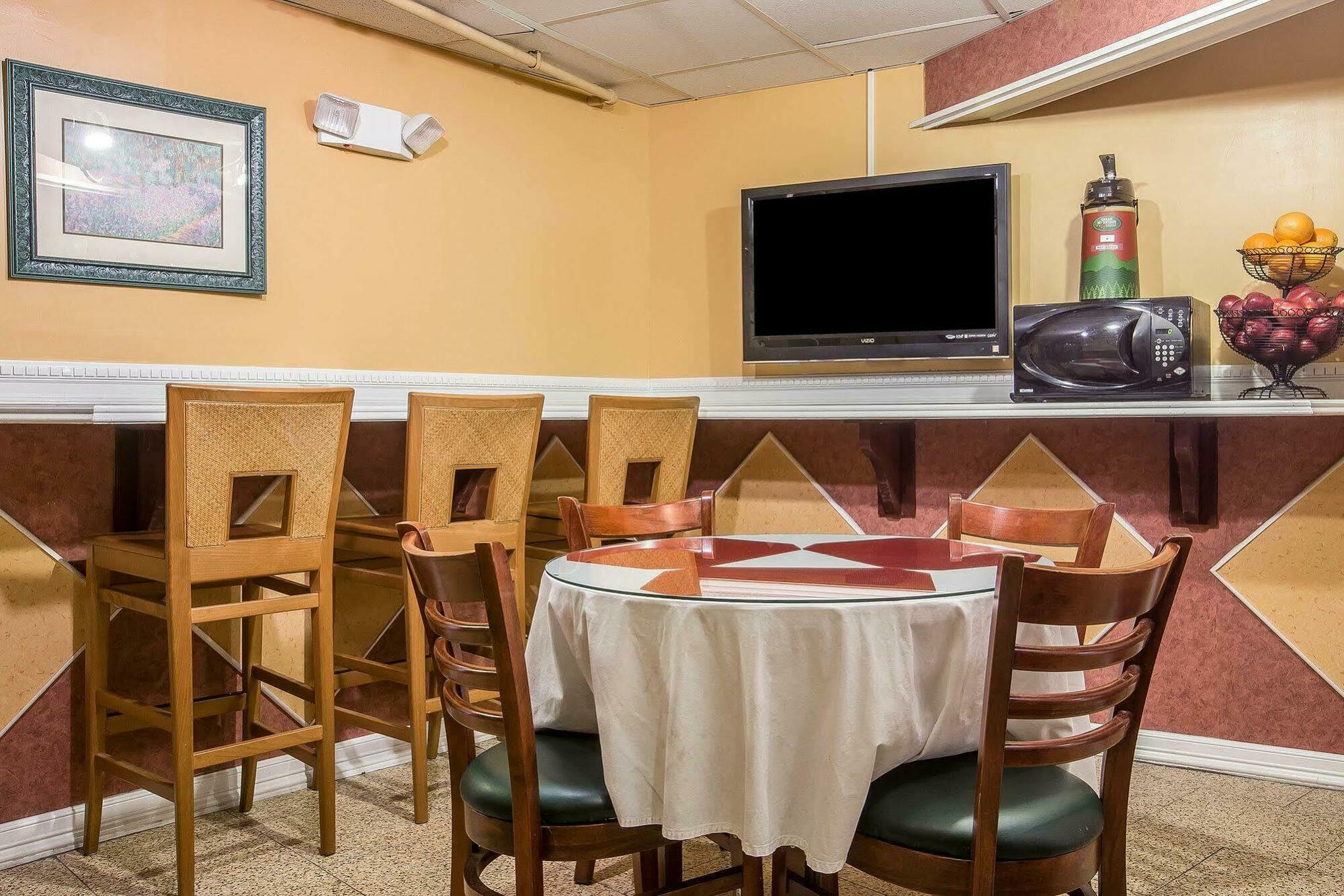 Econo Lodge Montpelier I-89 Екстериор снимка